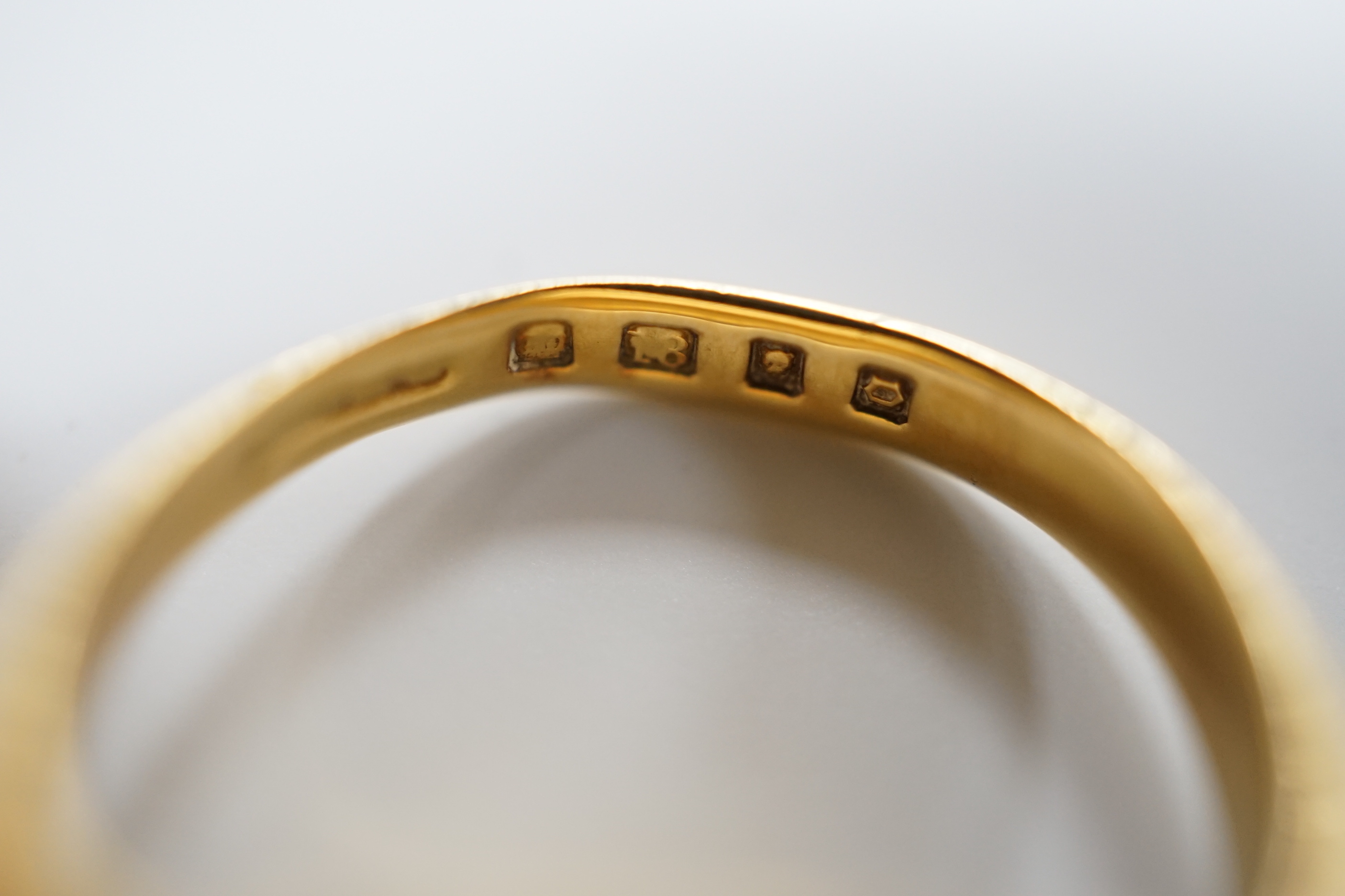 Two 18ct gold signet rings, sizes K/L & S, 13.8 grams.